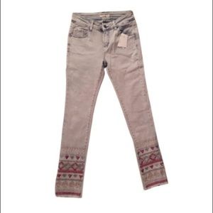 NWT Luxe Moda Embroidery Ankle Jeans